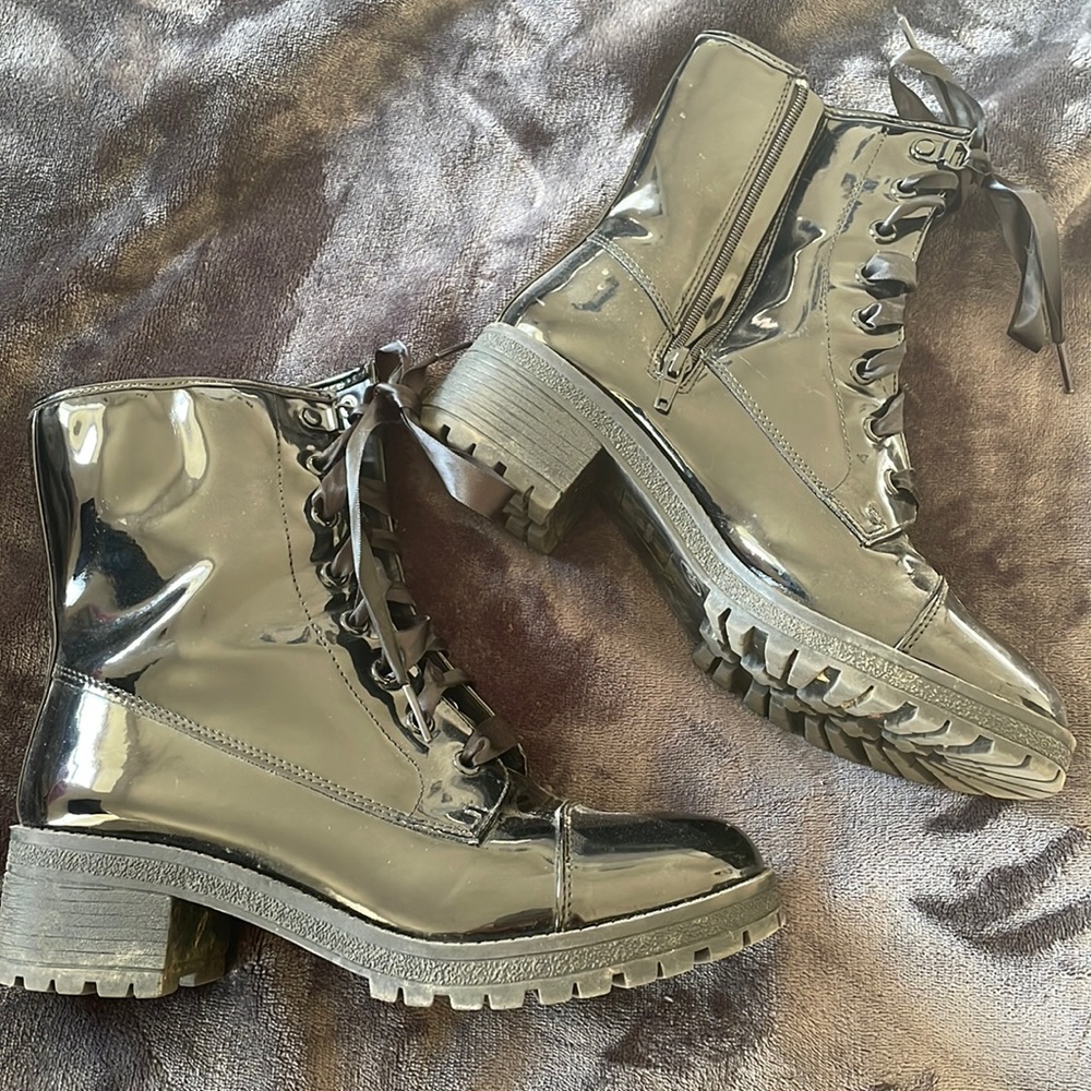 Block heel boots
